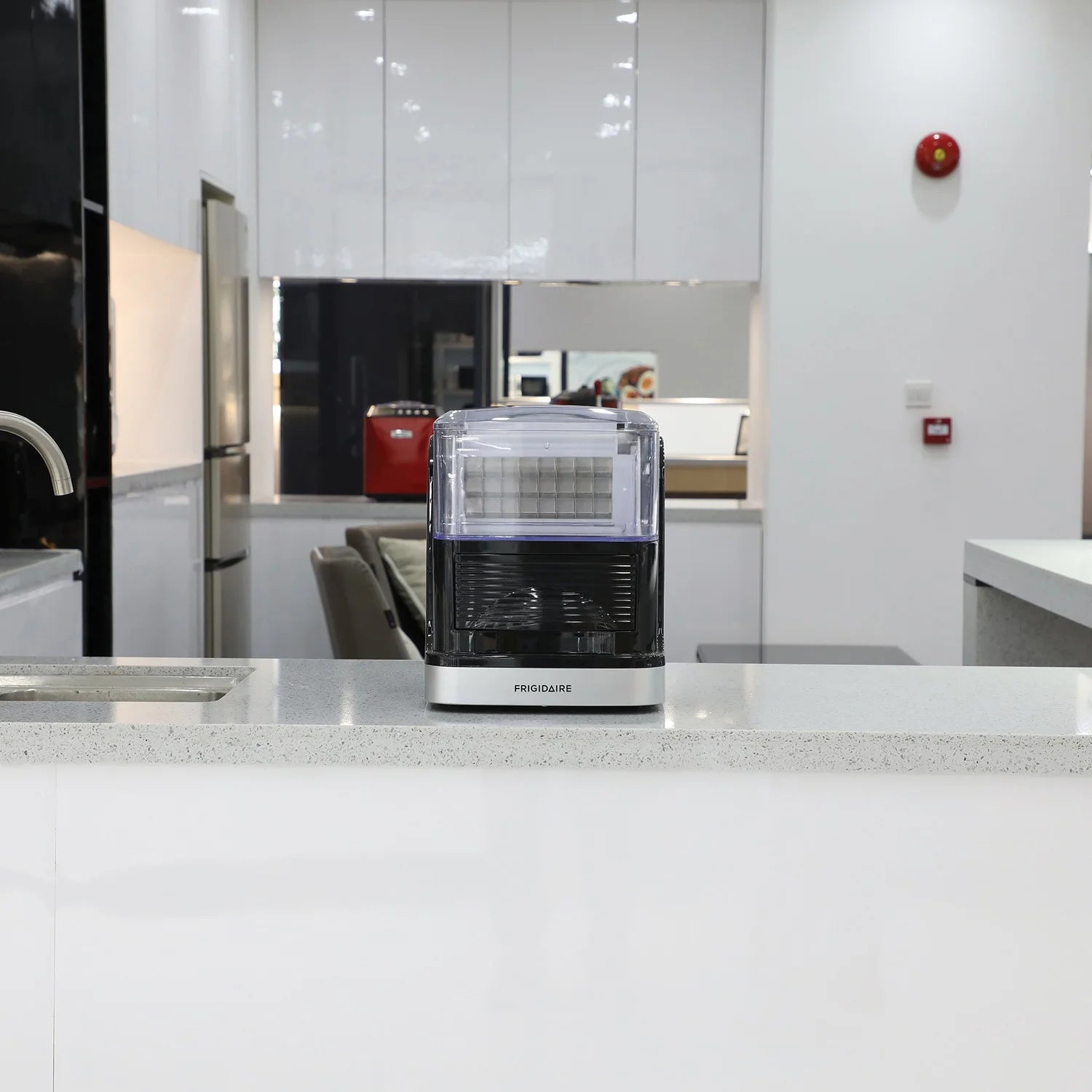33lbs Clear Square Ice Maker D3362