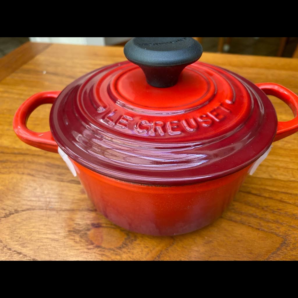 1-Quart Cast Iron Round Dutch Oven R2302