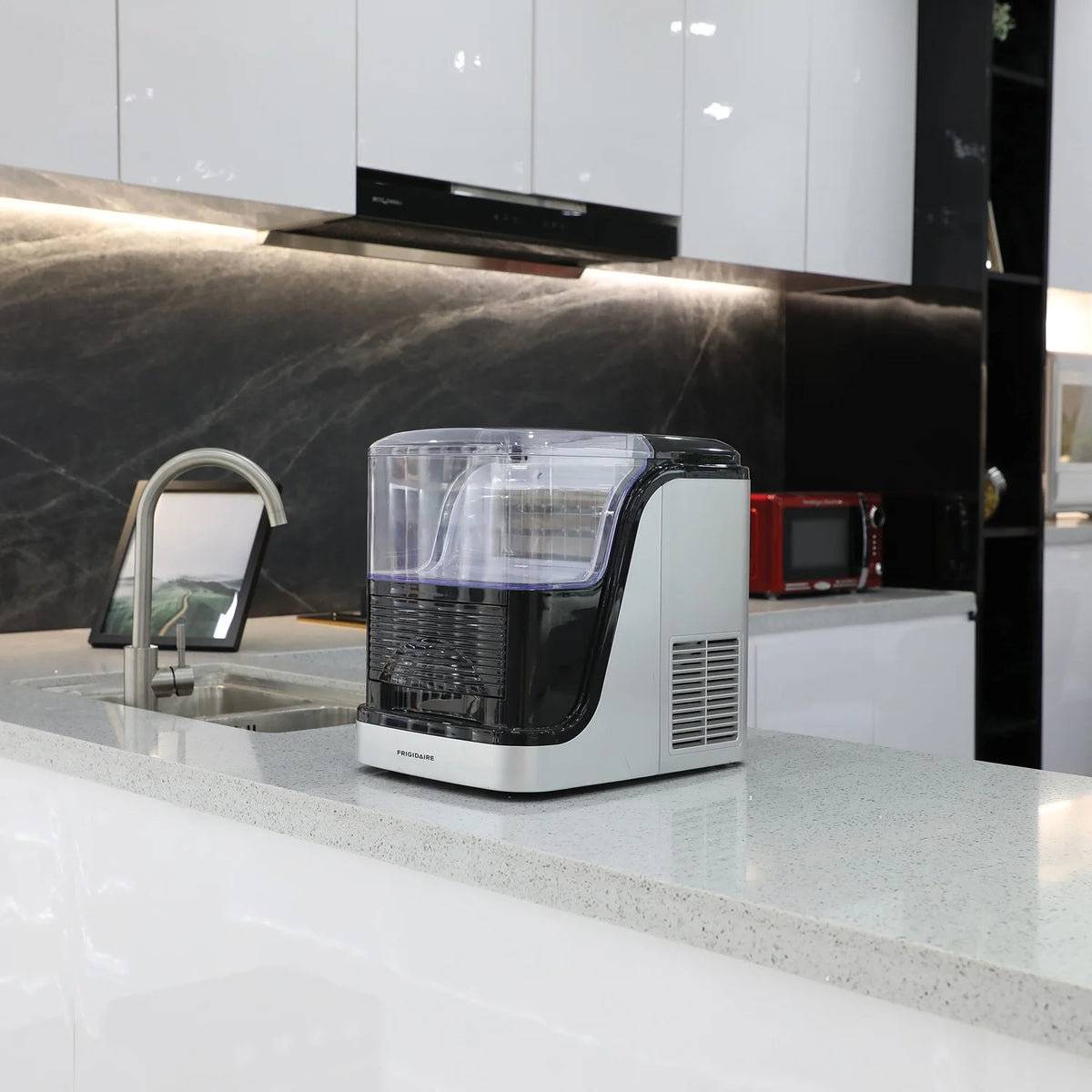 33lbs Clear Square Ice Maker D3362