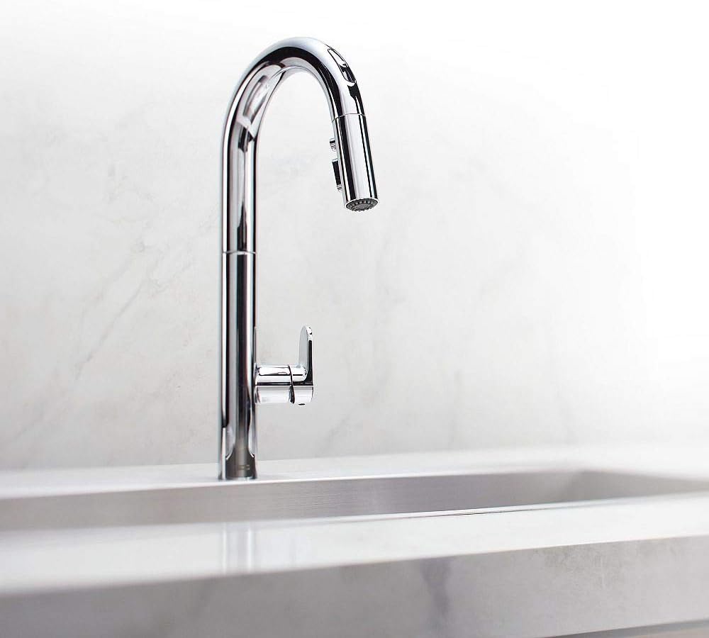 Polished Chrome Single-Handle Pull Down Kitchen Faucet I699137