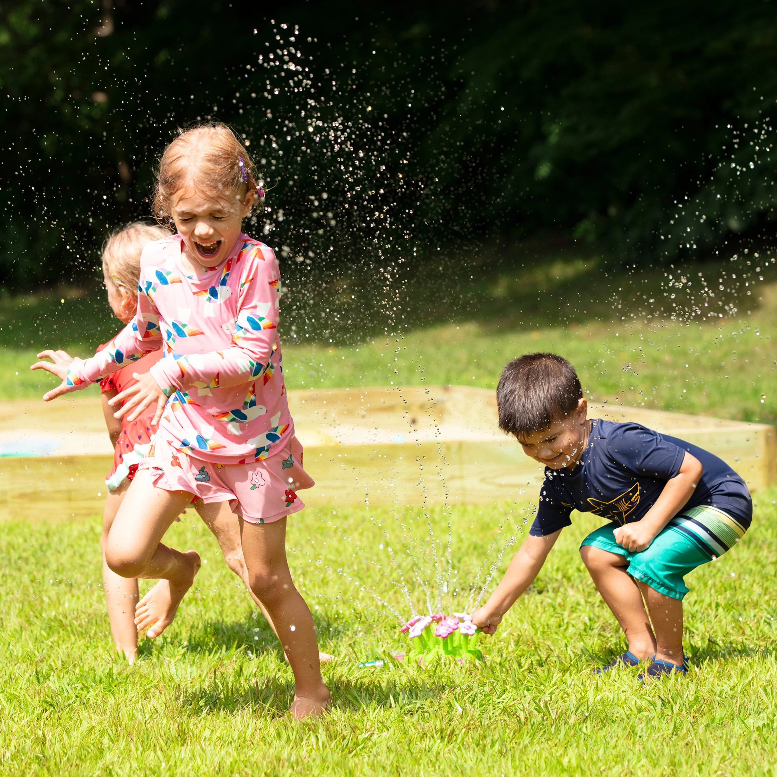 Flower Sprinkler Toy With Hose Attachment V578